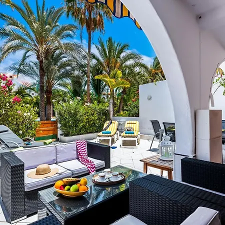 95 Great Location In Americas, Sea Front! Арона
