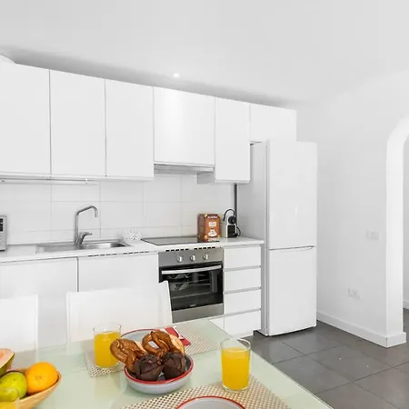 95 Great Location In Americas, Sea Front! Арона